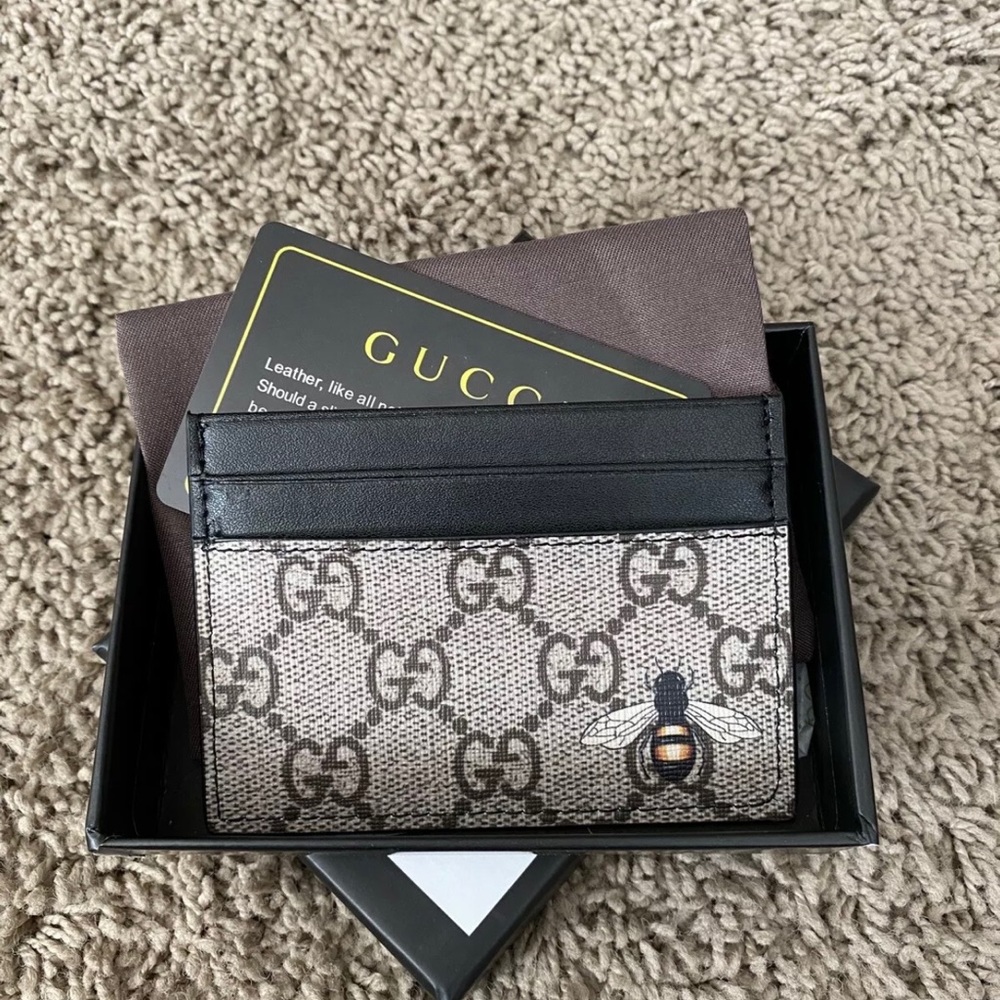 Gucci bee cardholder